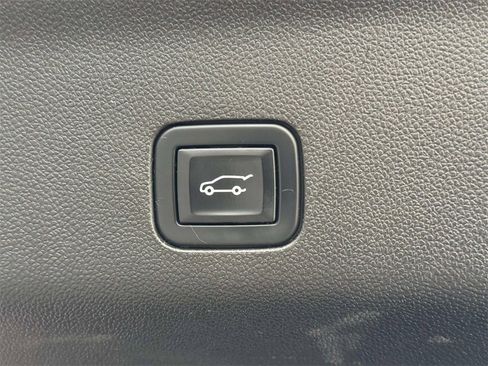 Used 2023 Cadillac Escalade V image 18