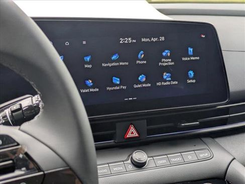 New 2025 Hyundai Elantra SEL image 12