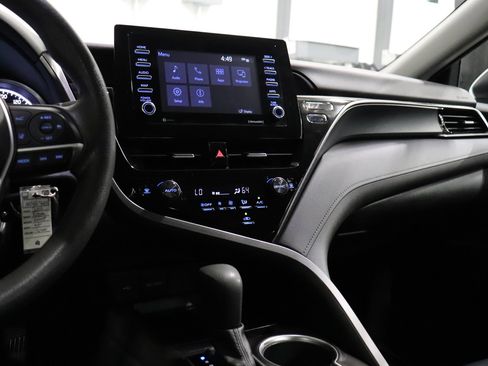 Used 2022 Toyota Camry LE image 33