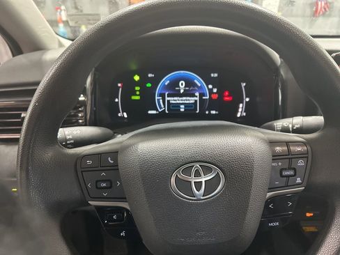 Used 2025 Toyota Camry LE image 12