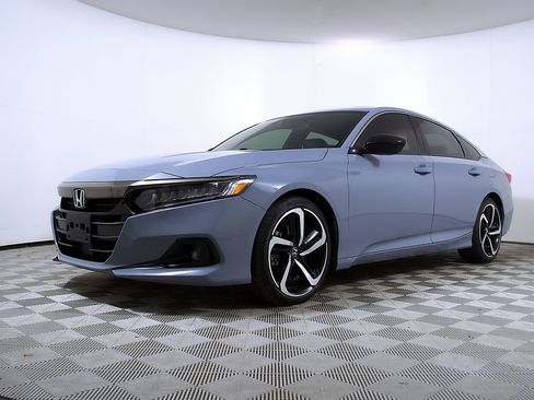 Used 2021 Honda Accord Sport image 2