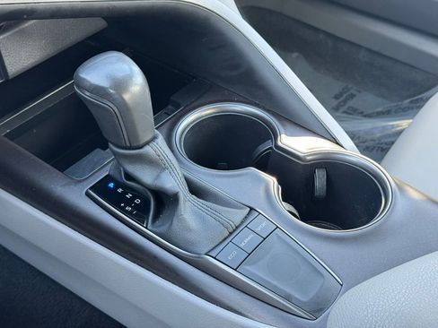 Used 2024 Toyota Camry SE image 29