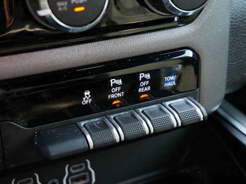 Used 2025 RAM 1500 Big Horn AWD/4WD image 29