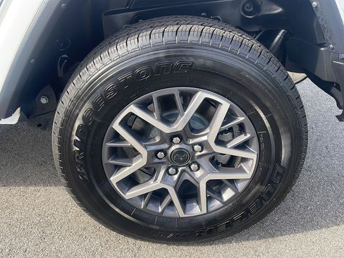 Used 2025 Jeep Wrangler Unlimited Sahara AWD/4WD image 12
