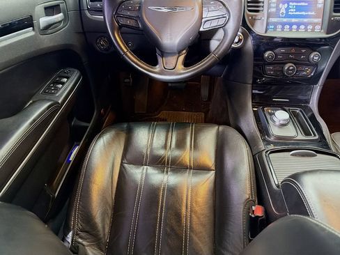 Used 2018 Chrysler 300 S w/ 300S Premium Group RWD image 24