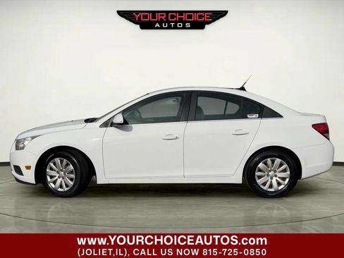 Used 2011 Chevrolet Cruze LT image 2