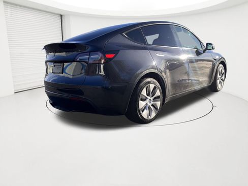 Used 2024 Tesla Model Y Long Range image 5