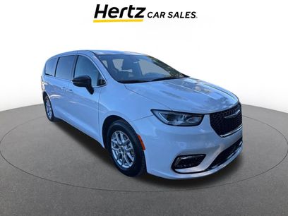 Used 2024 Chrysler Pacifica Touring-L