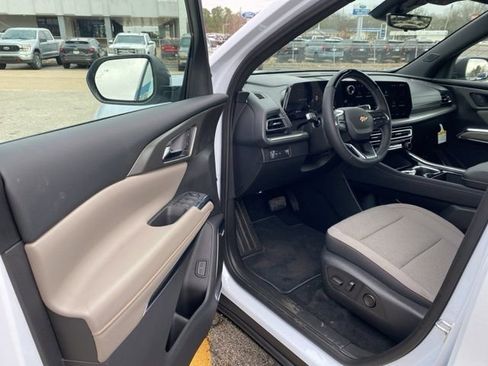 New 2026 Chevrolet Traverse LT w/ Enhanced Driving Package FWD image 9