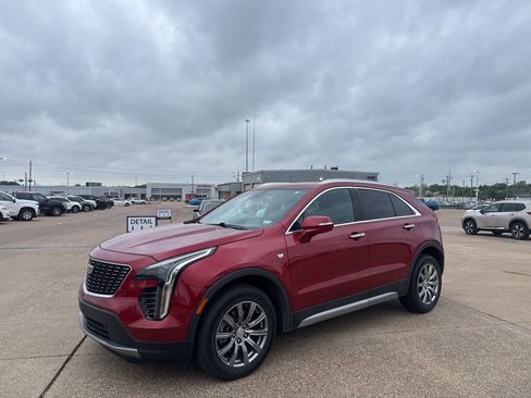 Used 2021 Cadillac XT4 Premium Luxury image 9