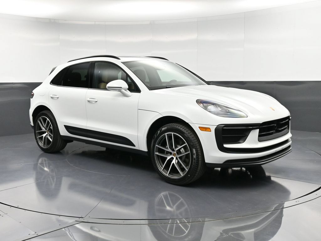 Certified 2026 Porsche Macan AWD/4WD image 10