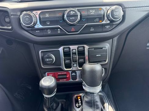 Used 2025 Jeep Gladiator Mojave w/ Dual Top Group AWD/4WD image 24