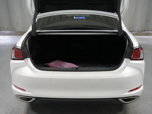 Used 2024 Lexus ES 350 Ultra Luxury w/ Accessory Package (Z2) image 39