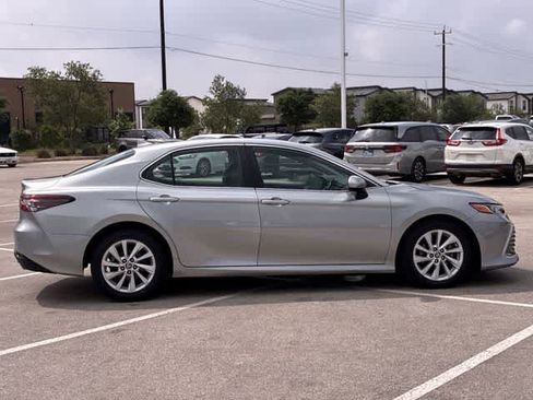 Used 2022 Toyota Camry LE FWD image 7