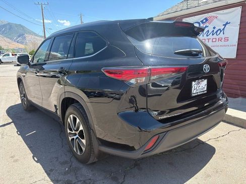 Used 2022 Toyota Highlander XLE image 4