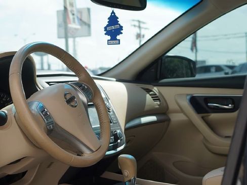 Used 2017 Nissan Altima 2.5 SV w/ Convenience Package image 8