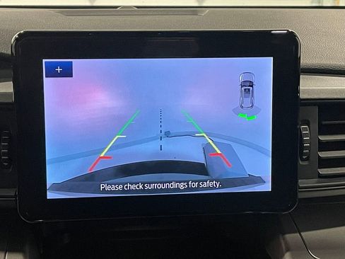 Used 2022 Ford Explorer XLT image 4