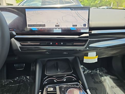 New 2026 BMW 530i xDrive w/ M Sport Package AWD/4WD image 22