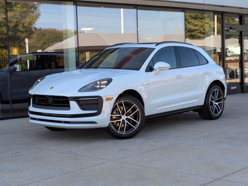 New 2026 Porsche Macan image 1