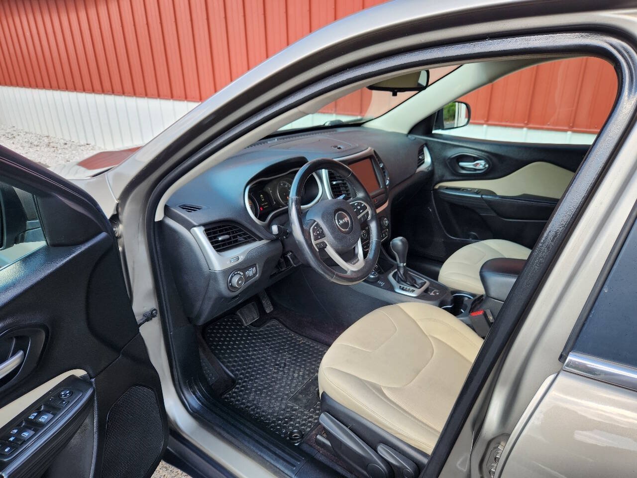 Used 2016 Jeep Cherokee Latitude w/ Cold Weather Group AWD/4WD image 11
