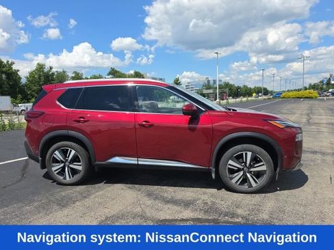 Used 2021 Nissan Rogue Platinum FWD image 2