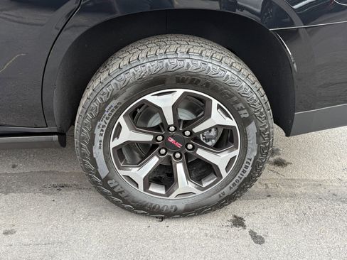 New 2026 GMC Yukon AT4 Ultimate w/ LPO, Illumination Package image 10