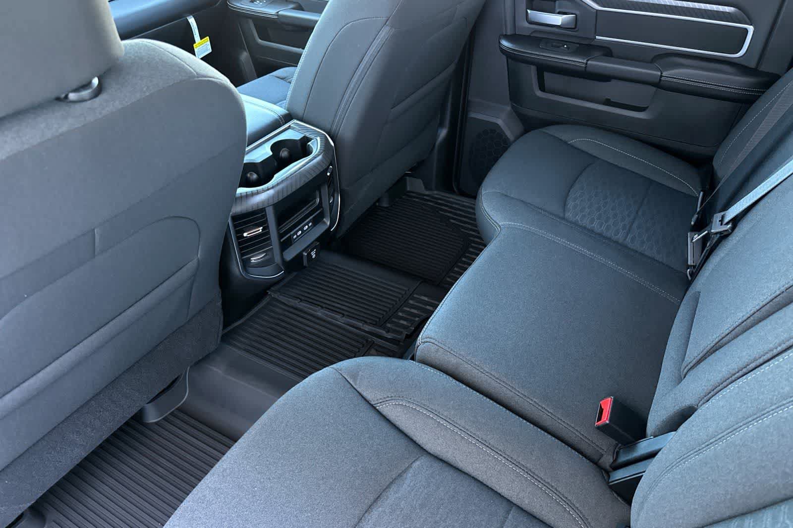 New 2026 RAM 3500 Big Horn AWD/4WD image 4