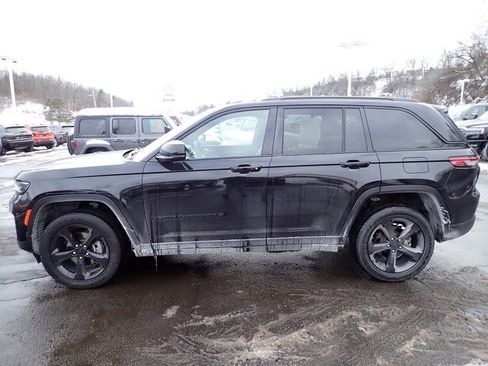 Used 2023 Jeep Grand Cherokee Altitude image 2