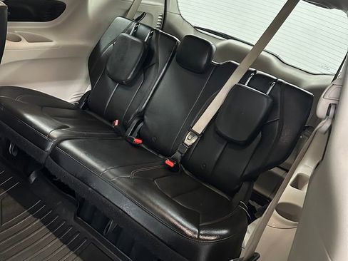 Used 2017 Chrysler Pacifica Touring-L Plus image 33