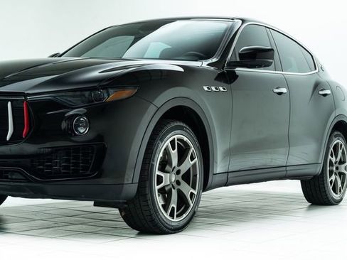 Used 2017 Maserati Levante AWD/4WD image 9