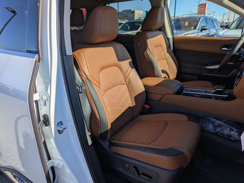 New 2025 Nissan Pathfinder Platinum image 34