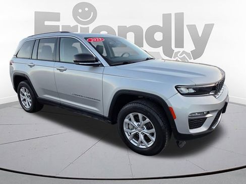 Used 2023 Jeep Grand Cherokee Limited w/ Trailer Tow Prep Group (B) AWD/4WD image 5