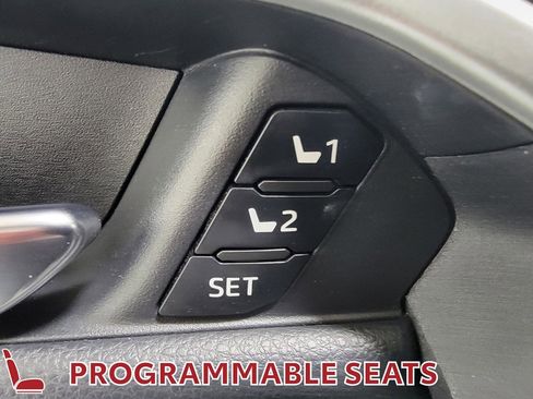 Used 2020 Toyota RAV4 Limited image 31