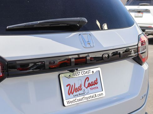 Used 2025 Honda Pilot Elite image 12