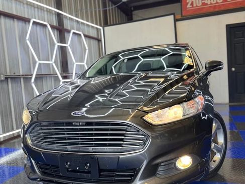 Used 2016 Ford Fusion SE w/ Equipment Group 201A image 11