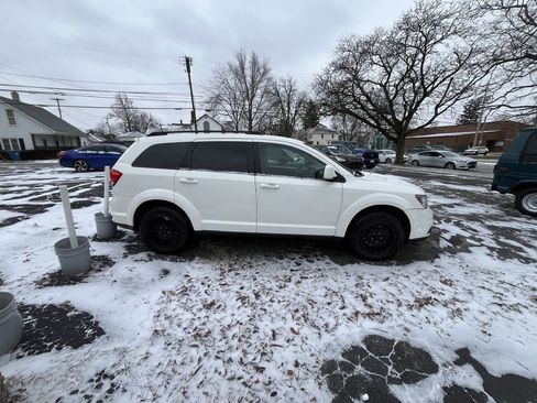 Used 2019 Dodge Journey SE w/ Connectivity Group image 2