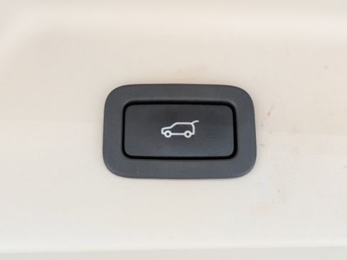 Used 2018 Land Rover Range Rover HSE image 14