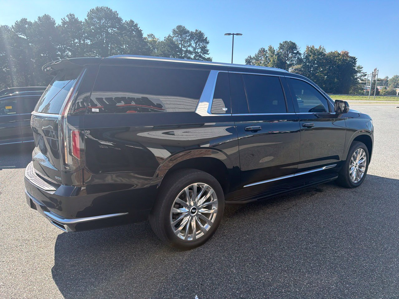 Used 2024 Cadillac Escalade ESV Premium Luxury AWD/4WD image 10