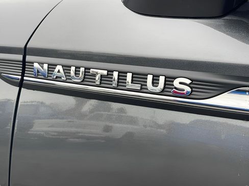 Used 2020 Lincoln Nautilus Reserve w/ Equipment Group 202A image 11