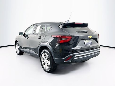 Used 2025 Chevrolet Trax LS FWD image 5