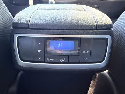 Used 2019 Toyota Highlander LE FWD image 21