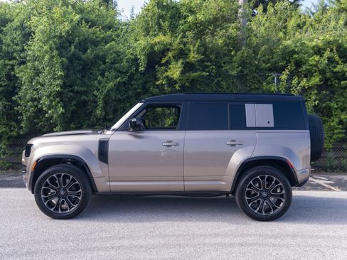 Used 2025 Land Rover Defender 110 AWD/4WD image 6