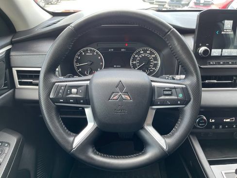 Used 2023 Mitsubishi Outlander SE AWD/4WD image 16