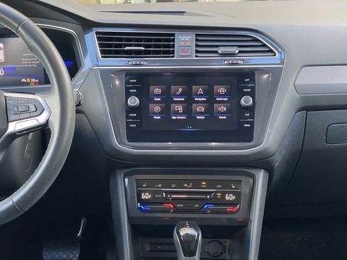 Used 2022 Volkswagen Tiguan SE w/ Panoramic Sunroof Package FWD image 24