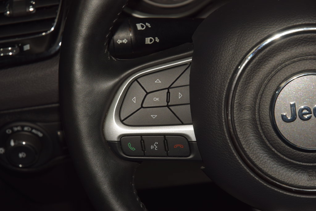 Used 2020 Jeep Compass Latitude AWD/4WD image 38