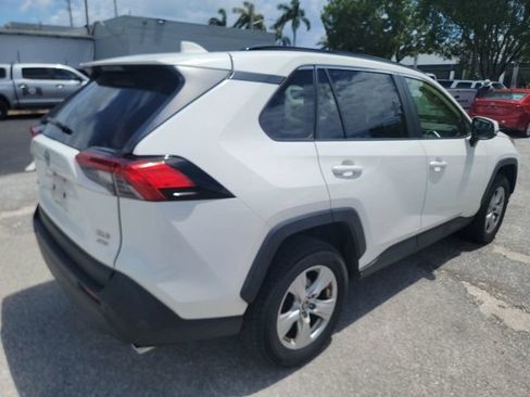 Used 2019 Toyota RAV4 XLE w/ Convenience Package AWD/4WD image 4