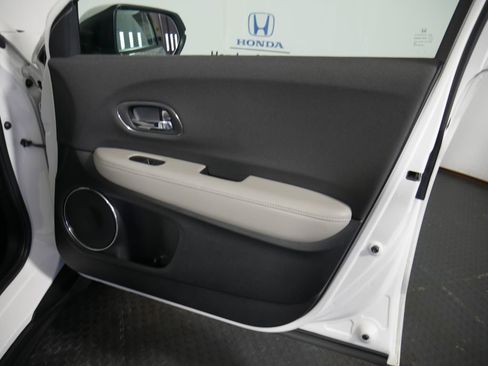 Used 2022 Honda HR-V EX image 6
