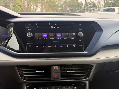 Used 2024 Volkswagen Taos SE image 24