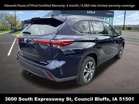 Used 2021 Toyota Highlander XLE AWD/4WD image 3