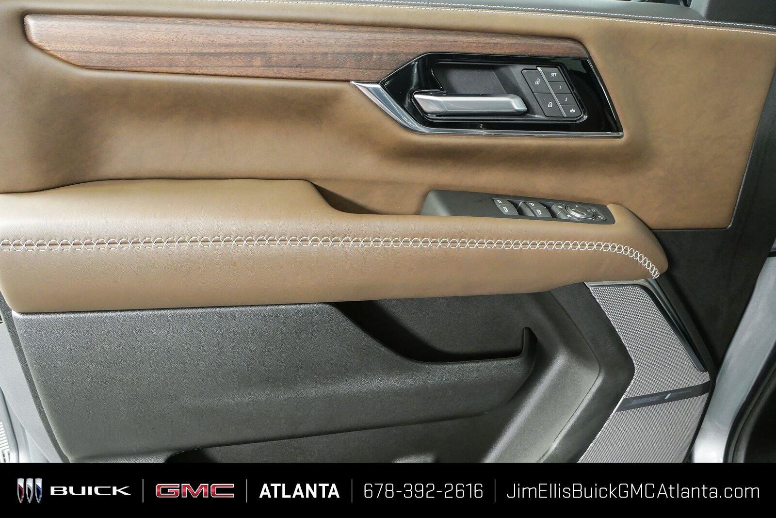 Used 2025 GMC Yukon XL Denali Ultimate w/ LPO, Floor Liner Package AWD/4WD image 7